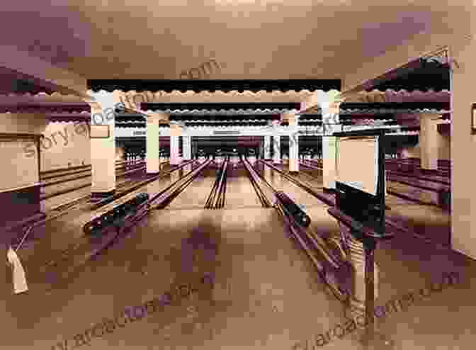 Vintage Photograph Of A Crowded Bowling Alley In Milwaukee Milwaukee S Historic Bowling Alleys (Images Of America)